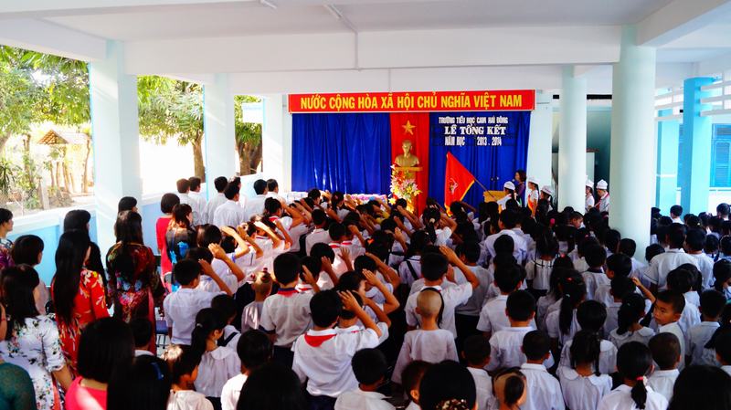 Hung Thinh Corp trao tặng 110 phần quà  cho học sinh Trường Tiểu học Cam Hải Đông, tỉnh Khánh Hòa